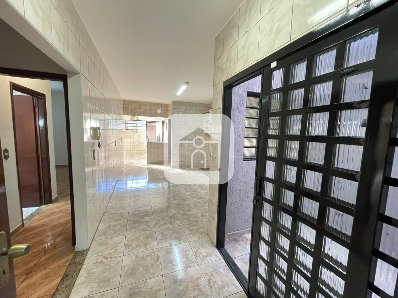 Alugar Casa / Padr&atilde;o em Uberl&acirc;ndia R$ 3.900,00 - Foto 3