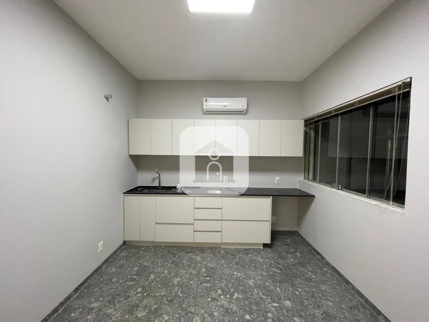 Alugar Comercial / Sala Comercial Condom&iacute;nio em Uberl&acirc;ndia R$ 10.650,00 - Foto 1