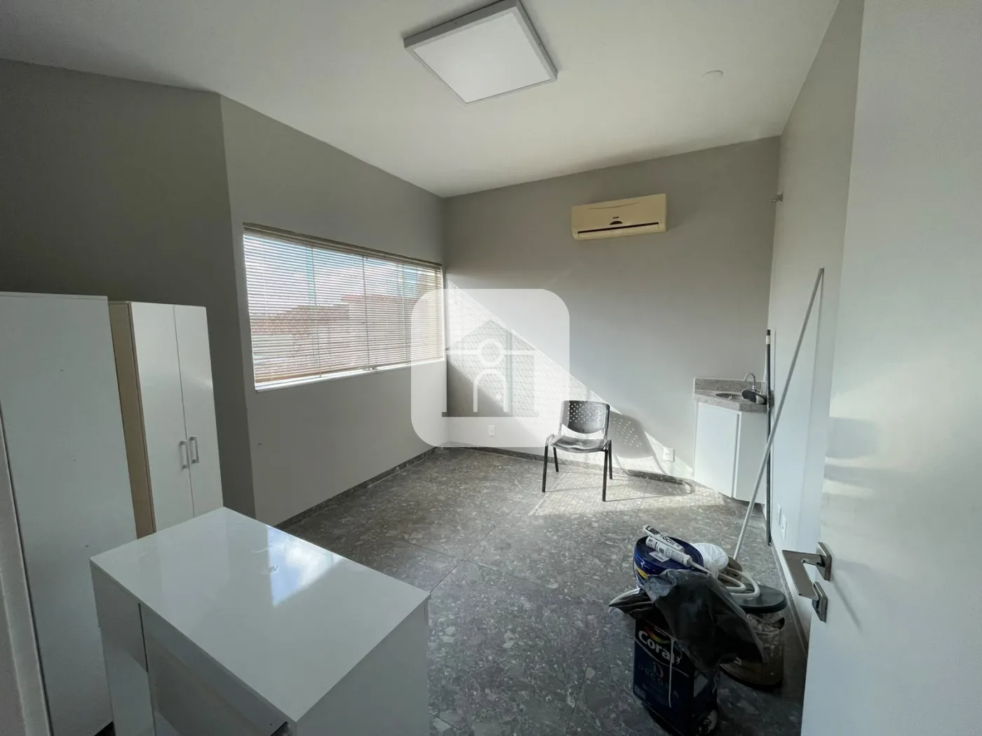 Alugar Comercial / Sala Comercial Condom&iacute;nio em Uberl&acirc;ndia R$ 1.550,00 - Foto 1