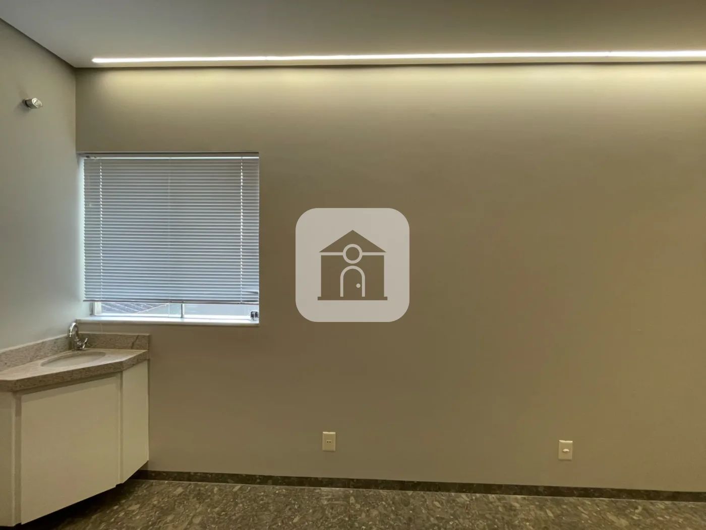 Alugar Comercial / Sala Comercial Condom&iacute;nio em Uberl&acirc;ndia R$ 1.550,00 - Foto 3