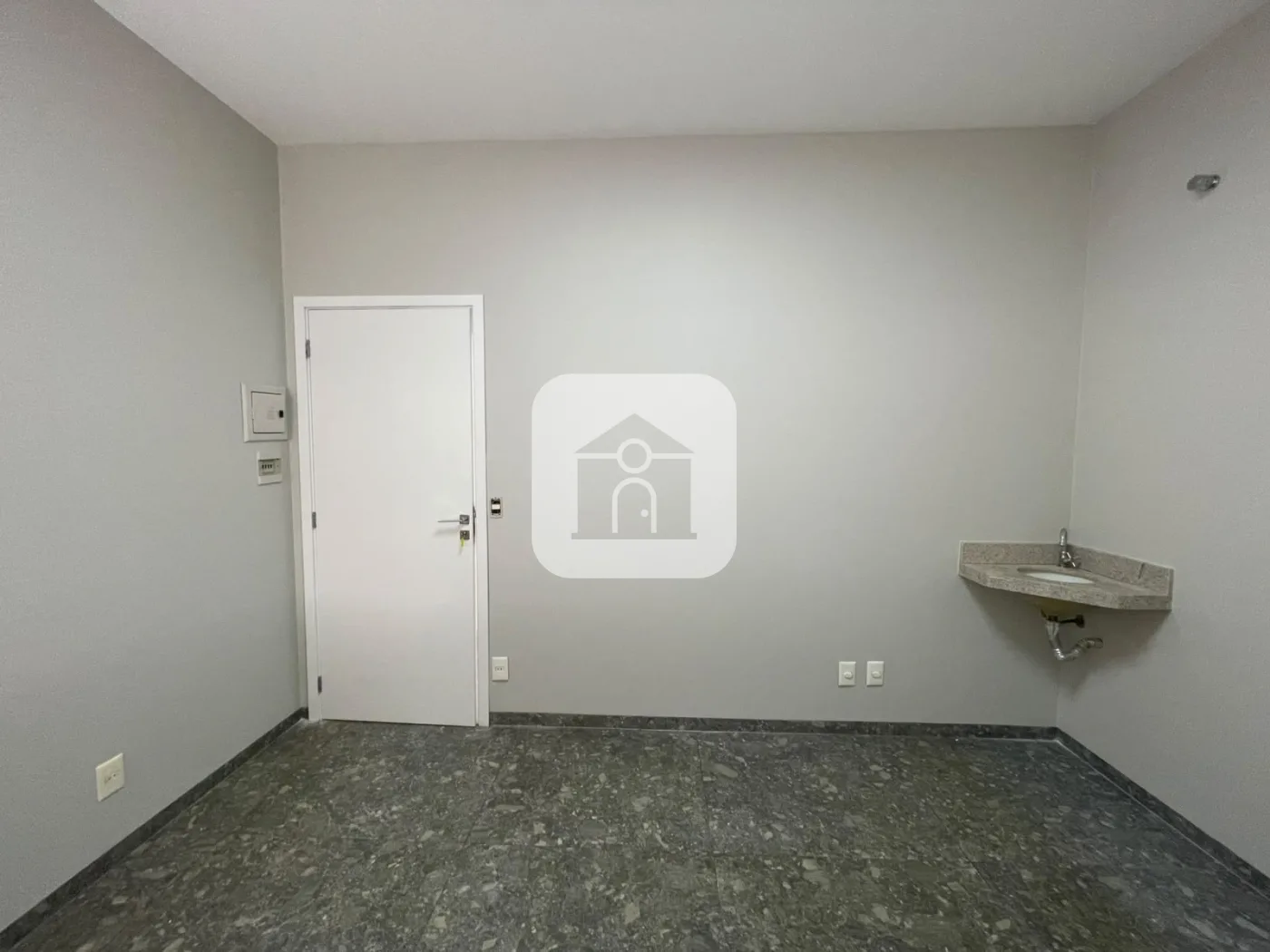 Alugar Comercial / Sala Comercial Condom&iacute;nio em Uberl&acirc;ndia R$ 1.550,00 - Foto 4