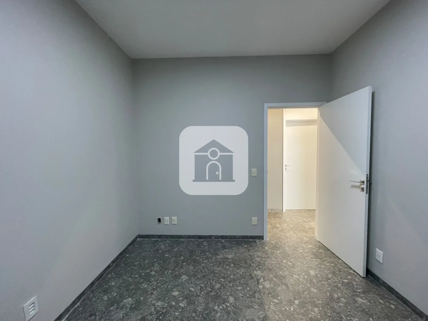 Alugar Comercial / Sala Comercial Condom&iacute;nio em Uberl&acirc;ndia R$ 1.550,00 - Foto 4