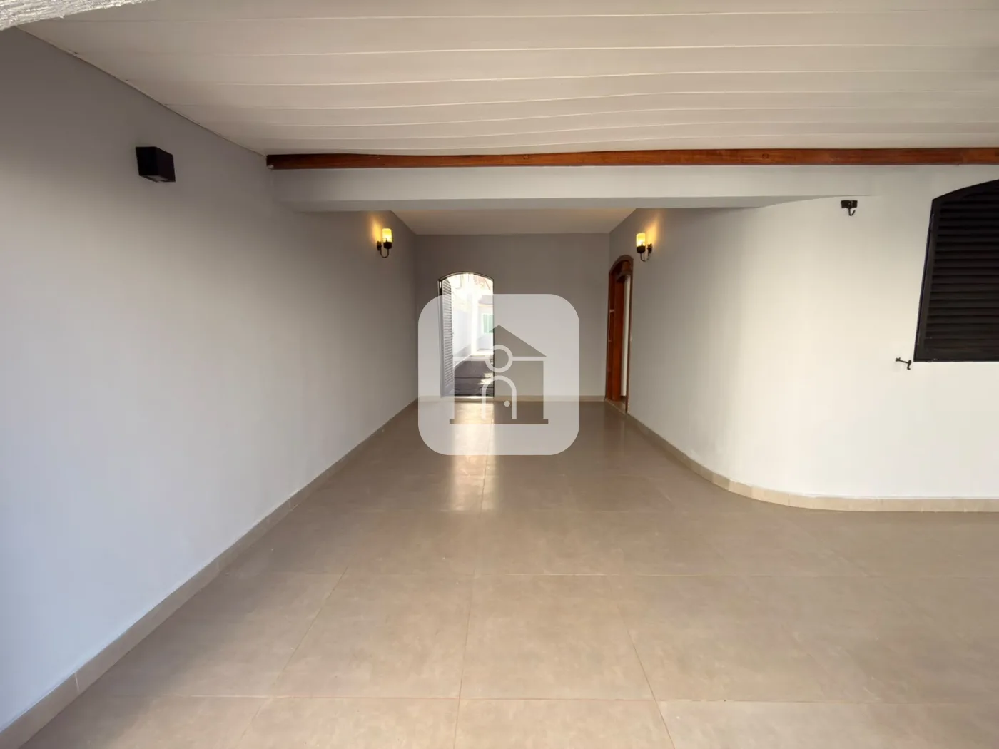 Alugar Casa / Padr&atilde;o em Uberl&acirc;ndia R$ 3.200,00 - Foto 2