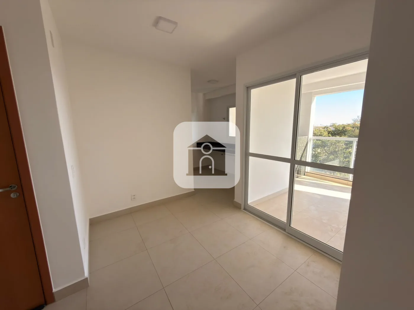 Alugar Apartamento / Padr&atilde;o em Uberl&acirc;ndia R$ 1.500,00 - Foto 2