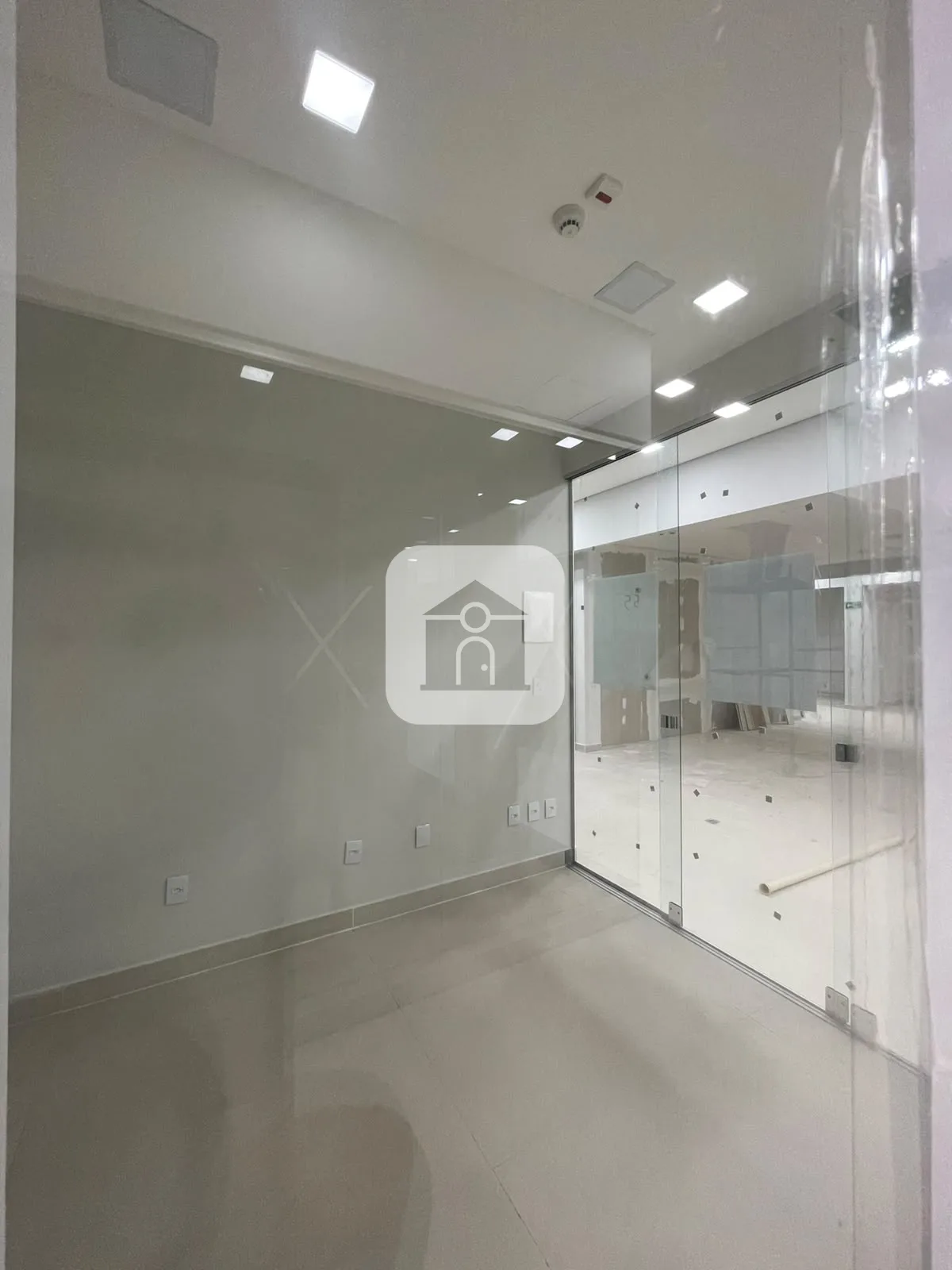 Alugar Comercial / Loja em Uberl&acirc;ndia R$ 3.000,00 - Foto 3