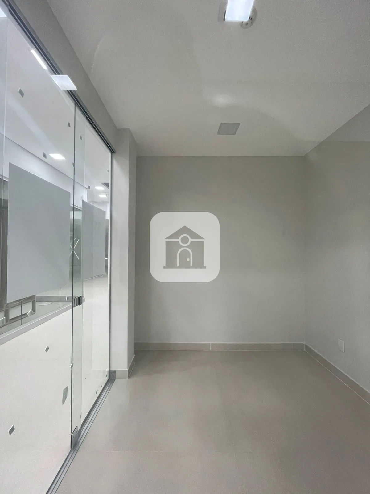 Alugar Comercial / Loja em Uberl&acirc;ndia R$ 3.000,00 - Foto 4