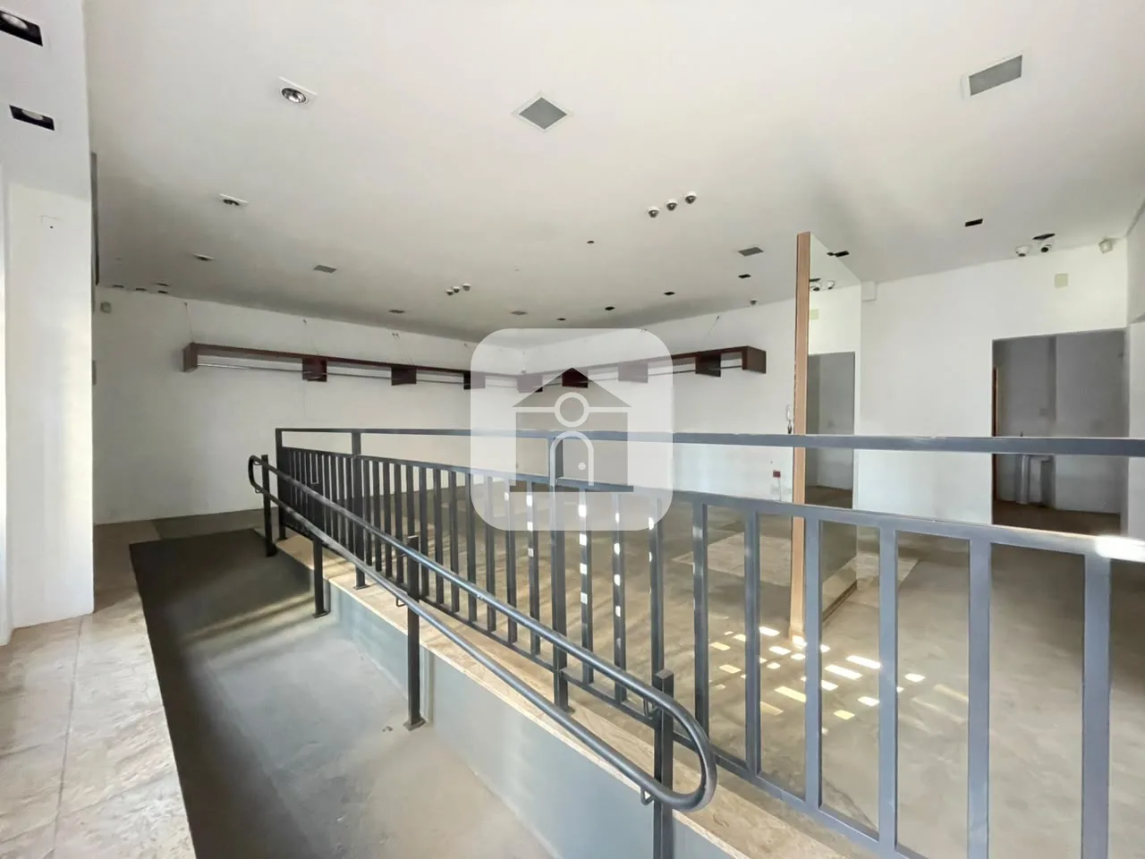 Alugar Comercial / Loja em Uberl&acirc;ndia R$ 3.400,00 - Foto 3