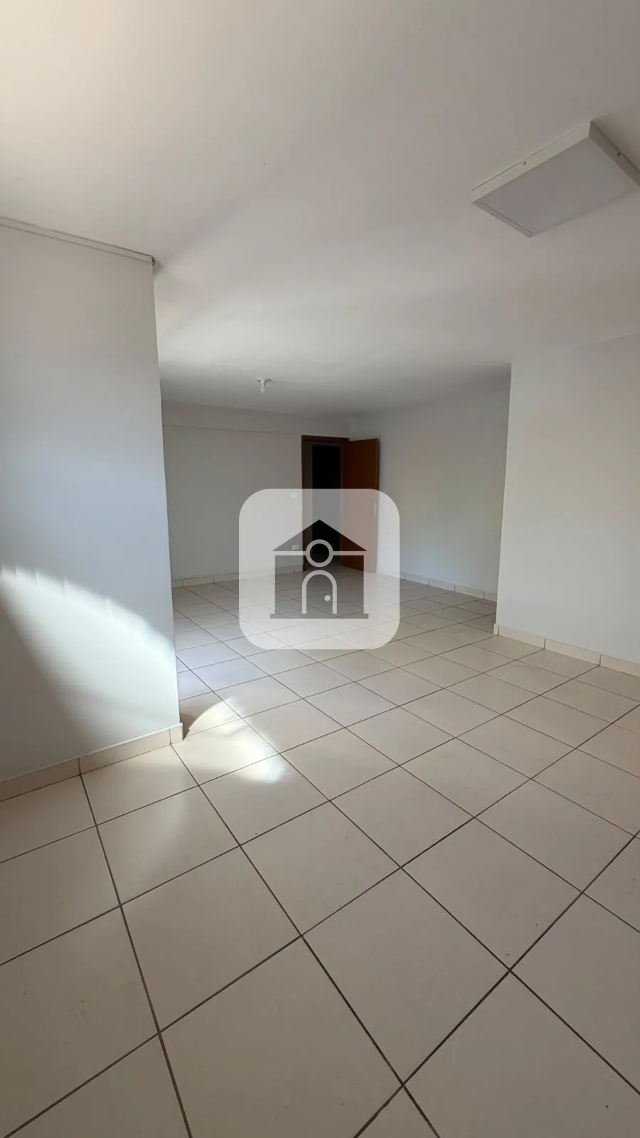 Comprar Apartamento / Padr&atilde;o em Uberl&acirc;ndia R$ 330.000,00 - Foto 2