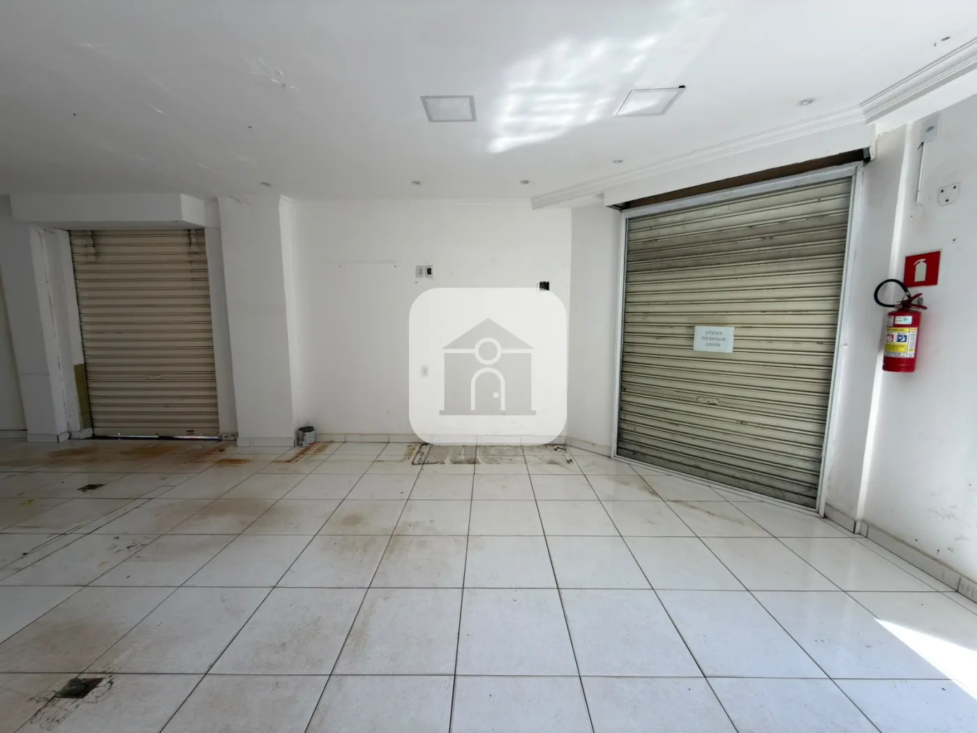 Alugar Comercial / Loja em Uberl&acirc;ndia R$ 3.000,00 - Foto 1