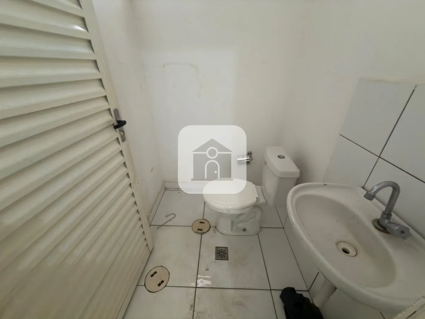 Alugar Comercial / Loja em Uberl&acirc;ndia R$ 3.000,00 - Foto 4