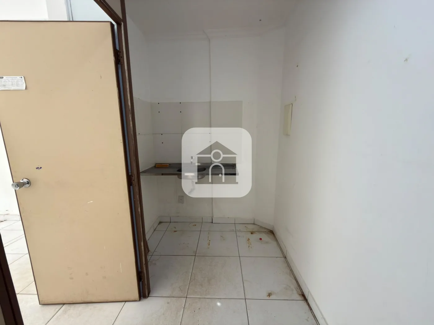 Alugar Comercial / Loja em Uberl&acirc;ndia R$ 3.000,00 - Foto 5