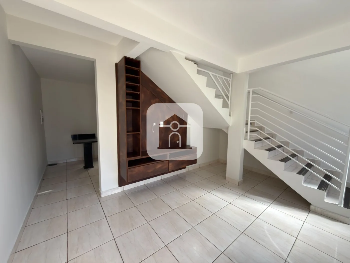 Alugar Casa / Padr&atilde;o em Uberl&acirc;ndia R$ 1.300,00 - Foto 1