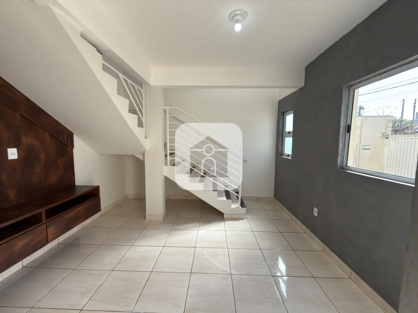 Alugar Casa / Padr&atilde;o em Uberl&acirc;ndia R$ 1.300,00 - Foto 2