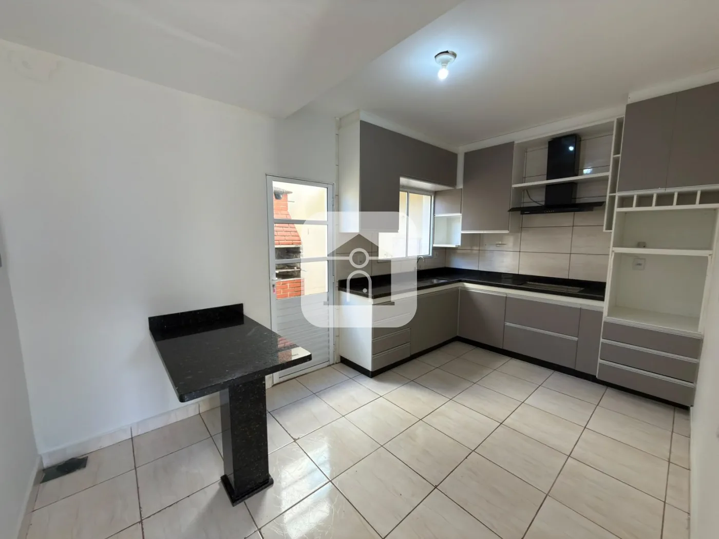 Alugar Casa / Padr&atilde;o em Uberl&acirc;ndia R$ 1.300,00 - Foto 3