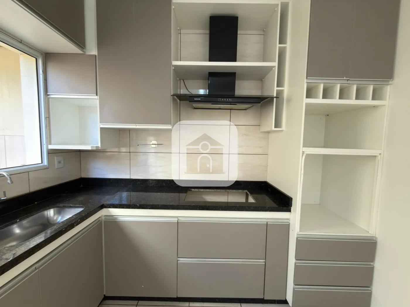 Alugar Casa / Padr&atilde;o em Uberl&acirc;ndia R$ 1.300,00 - Foto 4
