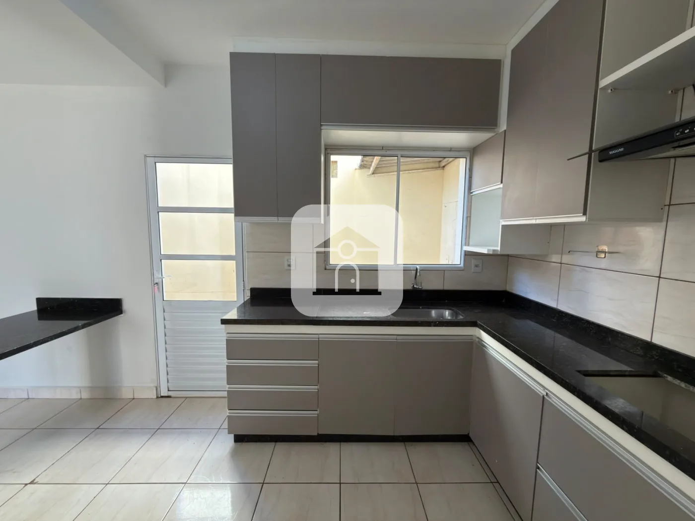 Alugar Casa / Padr&atilde;o em Uberl&acirc;ndia R$ 1.300,00 - Foto 5