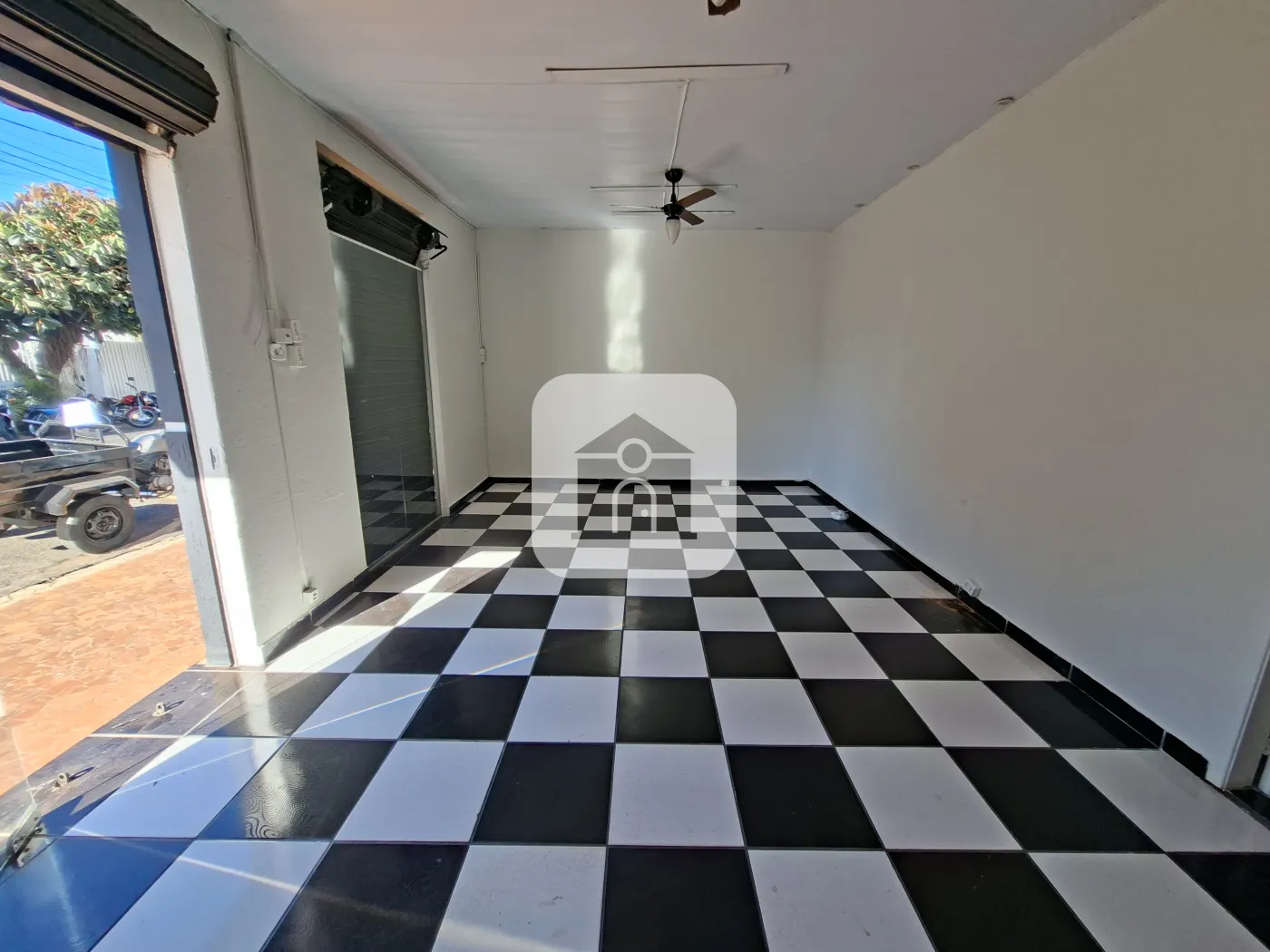 Alugar Comercial / Loja em Uberl&acirc;ndia R$ 1.800,00 - Foto 1