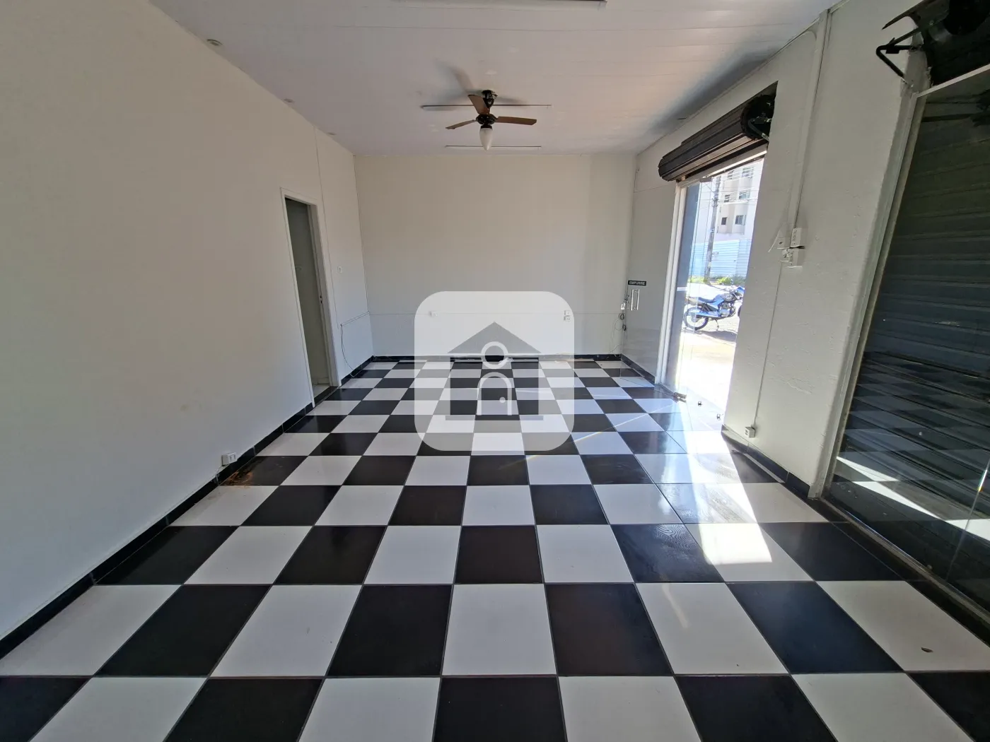 Alugar Comercial / Loja em Uberl&acirc;ndia R$ 1.800,00 - Foto 2