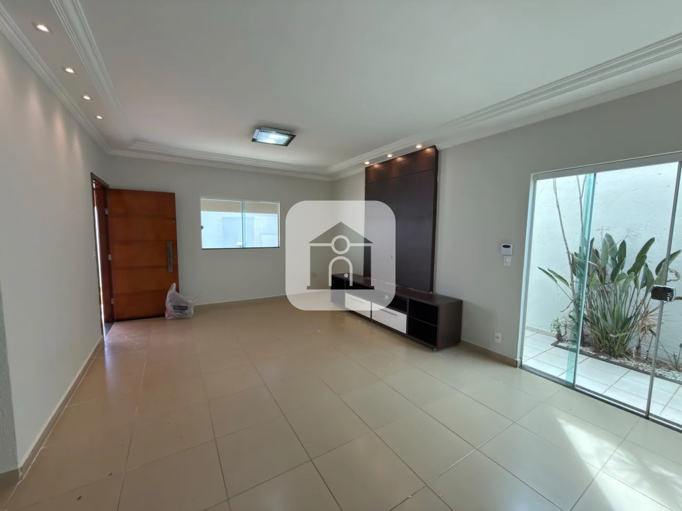 Alugar Casa / Padr&atilde;o em Uberl&acirc;ndia R$ 4.500,00 - Foto 2