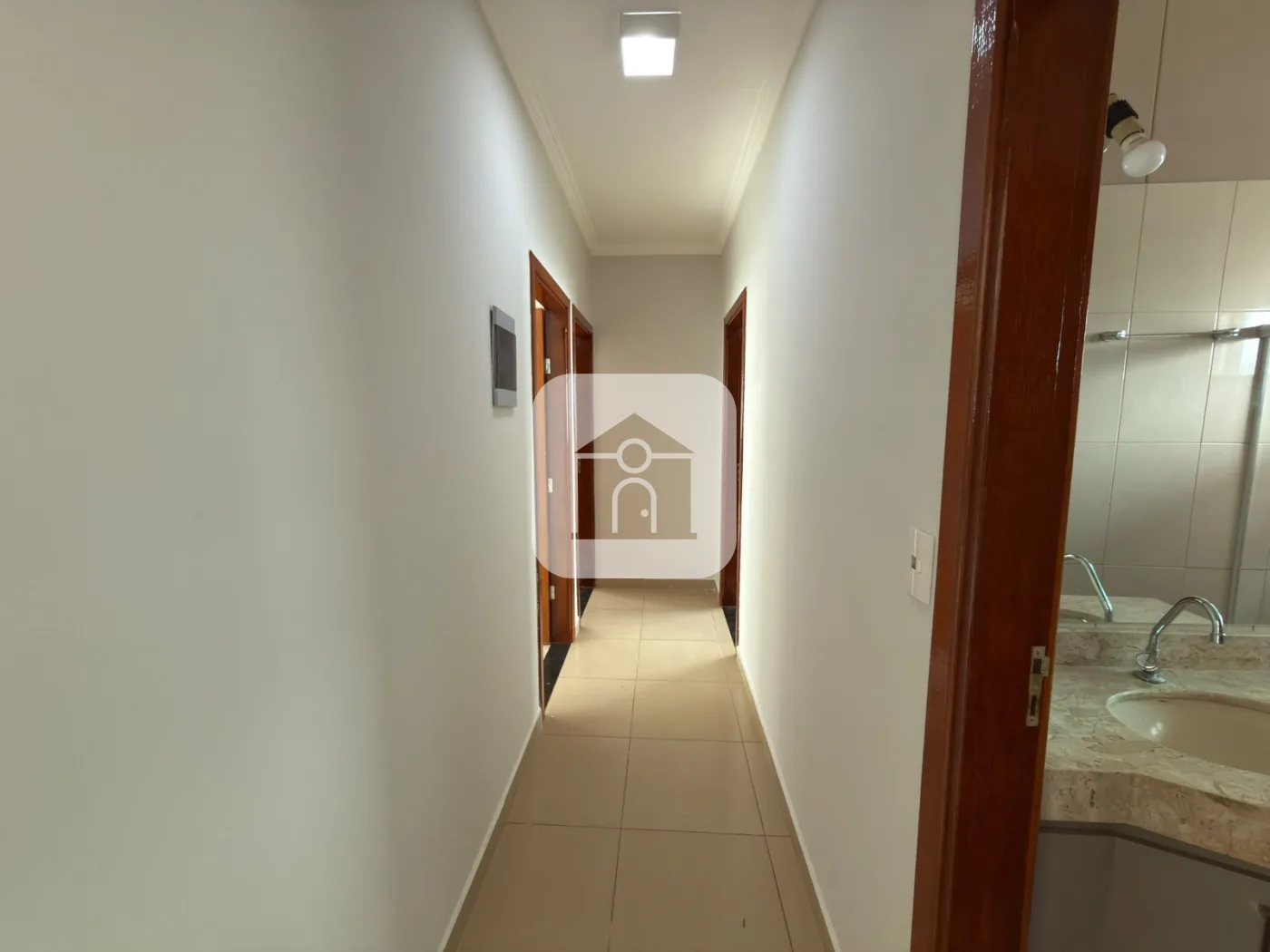 Alugar Casa / Padr&atilde;o em Uberl&acirc;ndia R$ 4.500,00 - Foto 10