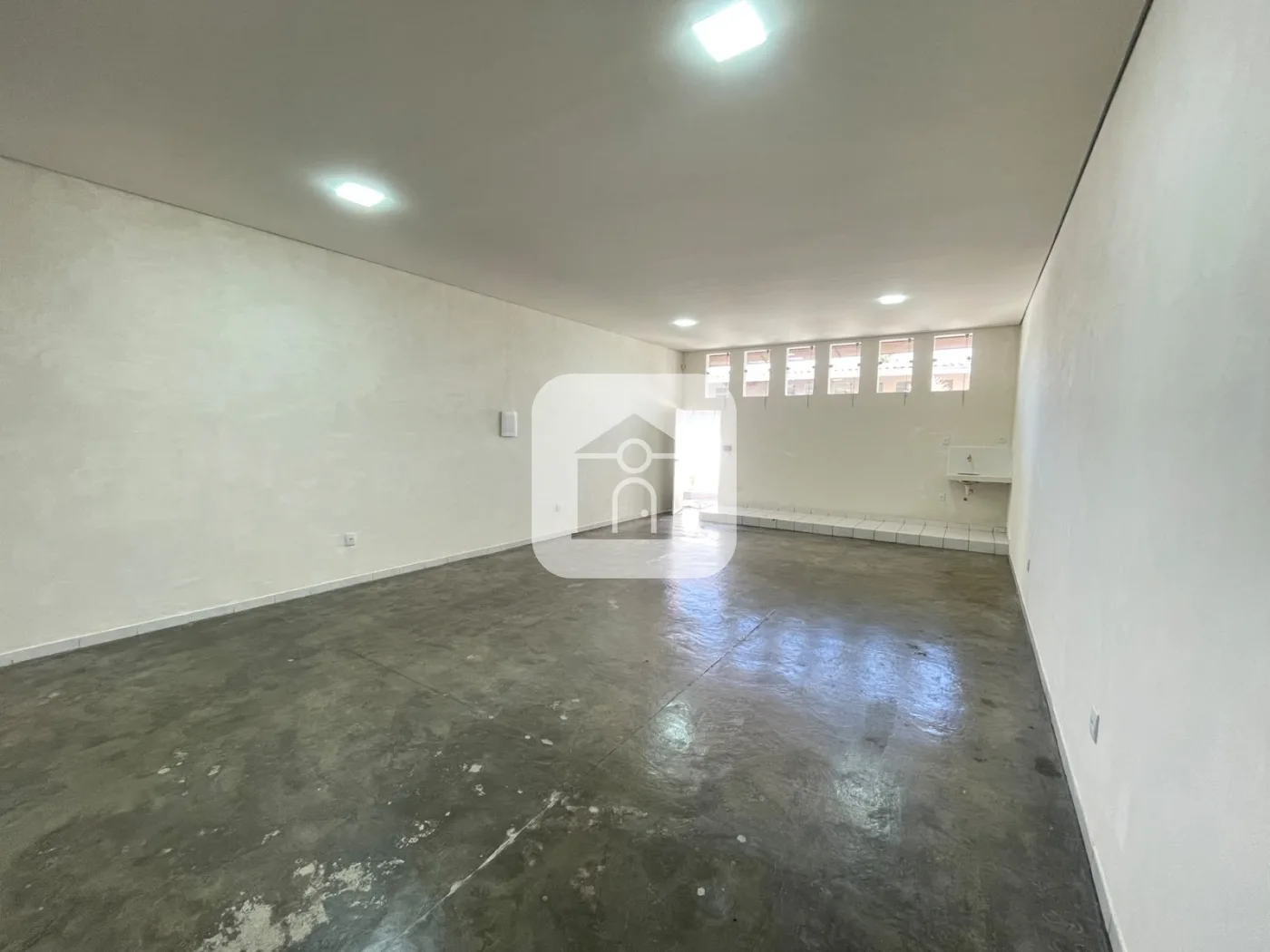 Alugar Comercial / Sala Comercial em Uberl&acirc;ndia R$ 2.500,00 - Foto 2