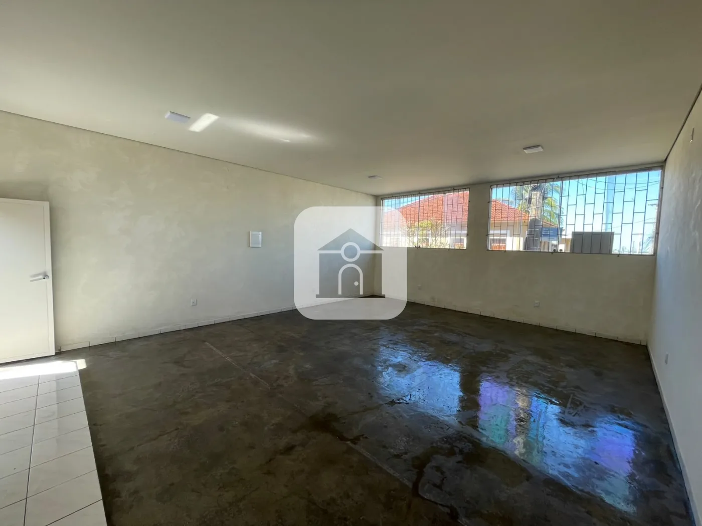 Alugar Comercial / Sala Comercial em Uberl&acirc;ndia R$ 2.500,00 - Foto 1