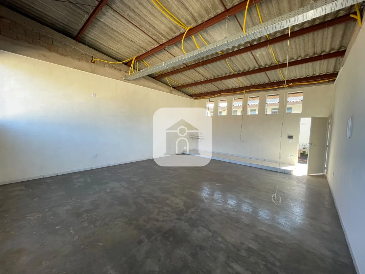 Alugar Comercial / Sala Comercial em Uberl&acirc;ndia R$ 2.500,00 - Foto 1