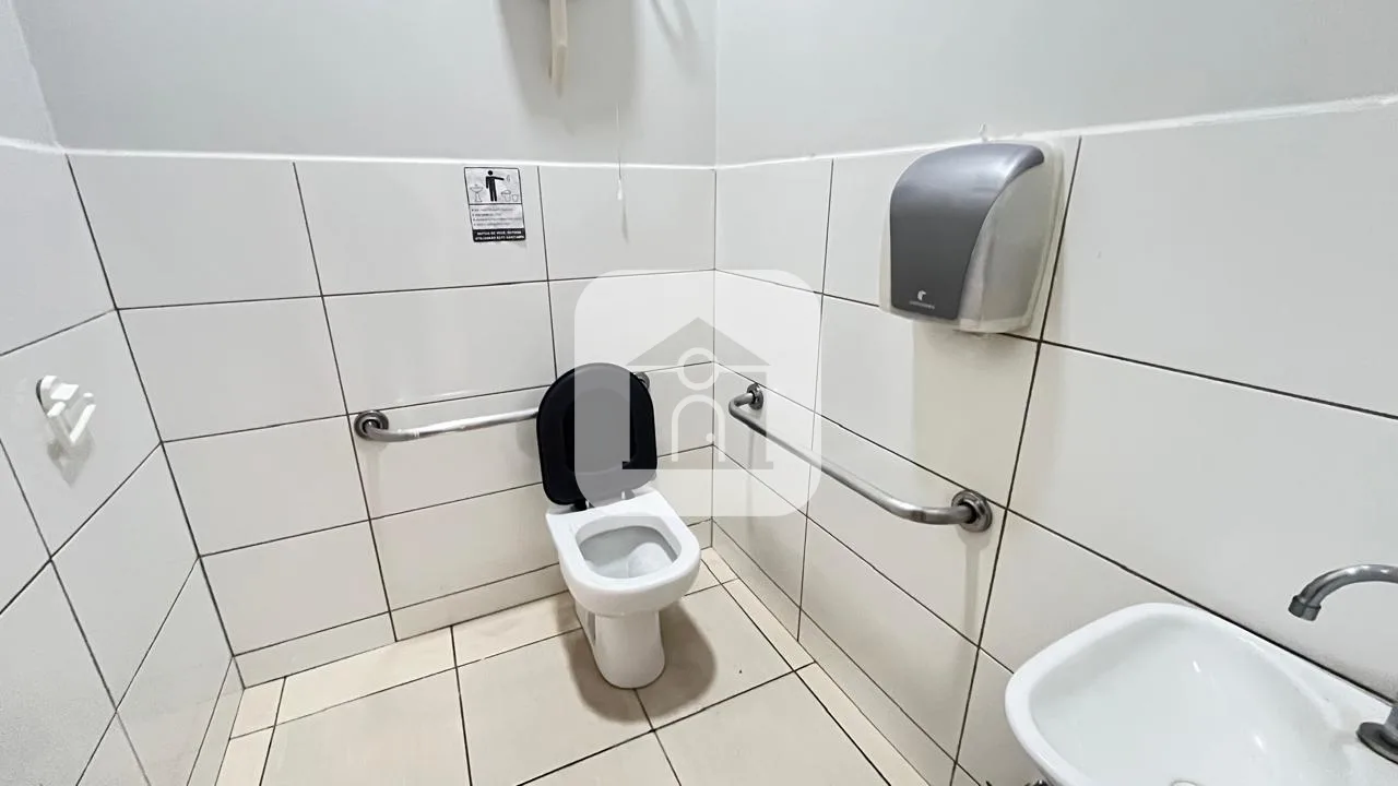 Alugar Comercial / Loja em Uberl&acirc;ndia R$ 4.000,00 - Foto 15