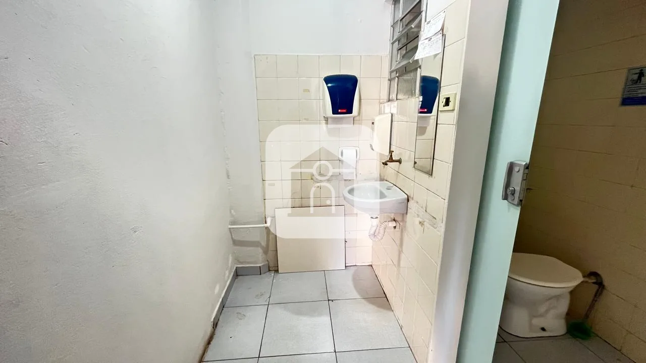 Alugar Comercial / Loja em Uberl&acirc;ndia R$ 4.000,00 - Foto 14