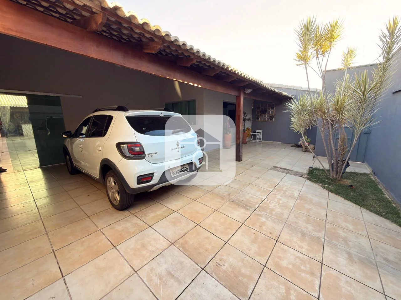 Alugar Casa / Padr&atilde;o em Uberl&acirc;ndia R$ 4.000,00 - Foto 1