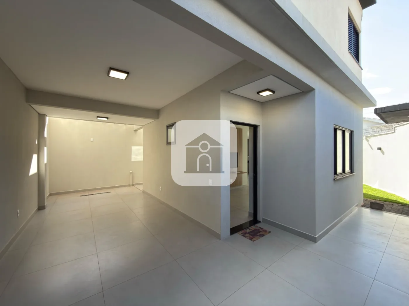 Alugar Casa / Sobrado em Uberl&acirc;ndia R$ 5.000,00 - Foto 1