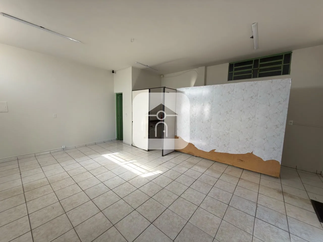 Alugar Comercial / C&ocirc;modo em Uberl&acirc;ndia R$ 1.100,00 - Foto 2