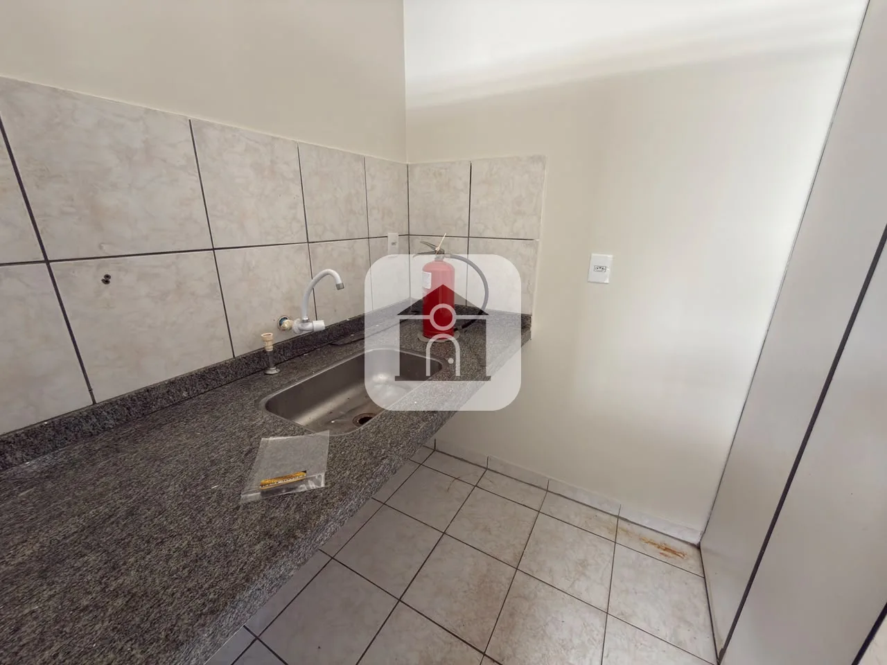 Alugar Comercial / C&ocirc;modo em Uberl&acirc;ndia R$ 1.100,00 - Foto 4