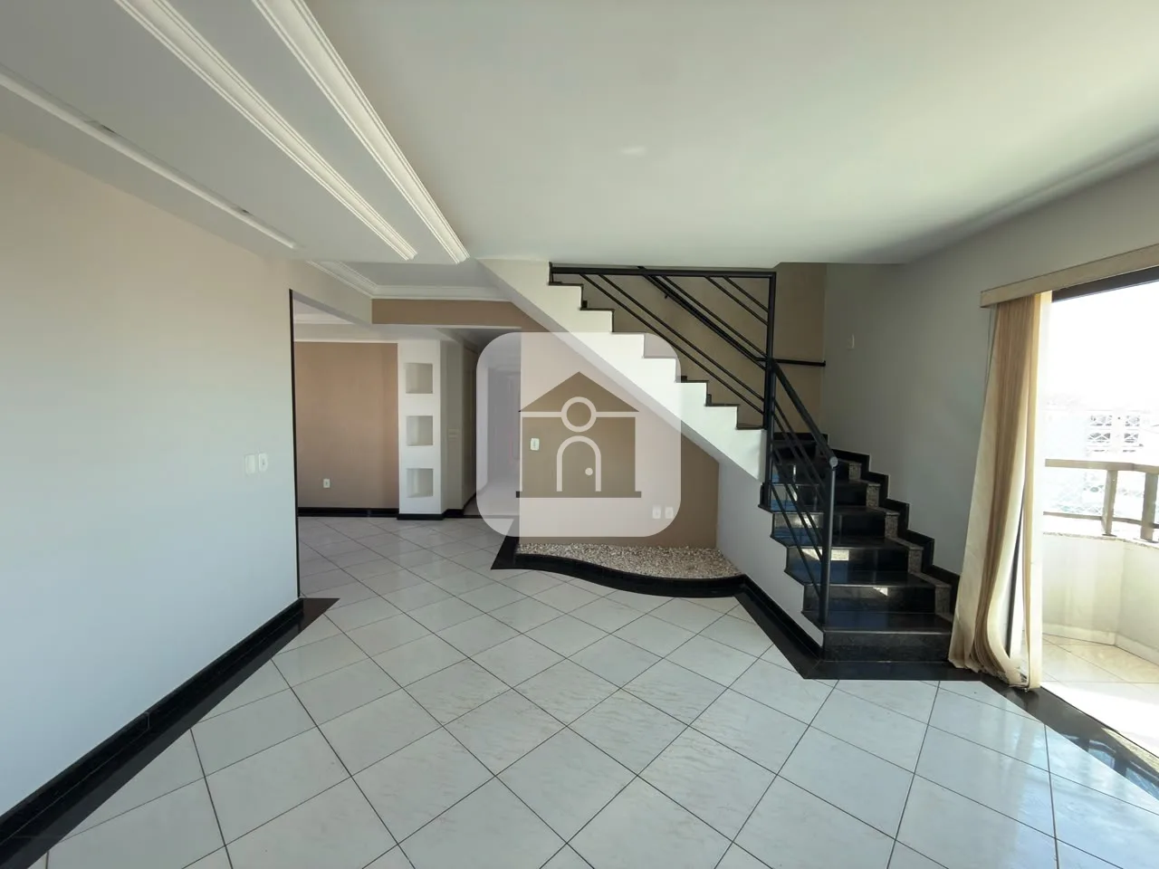 Alugar Apartamento / Cobertura em Uberl&acirc;ndia R$ 3.900,00 - Foto 2