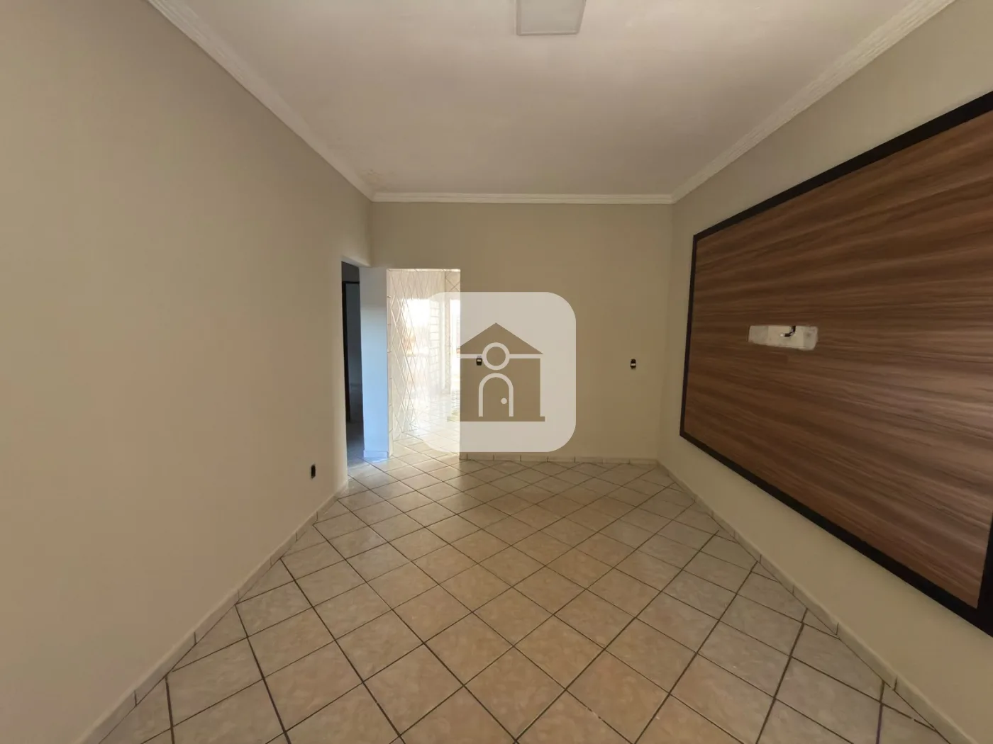 Alugar Casa / Padr&atilde;o em Uberl&acirc;ndia R$ 2.200,00 - Foto 2