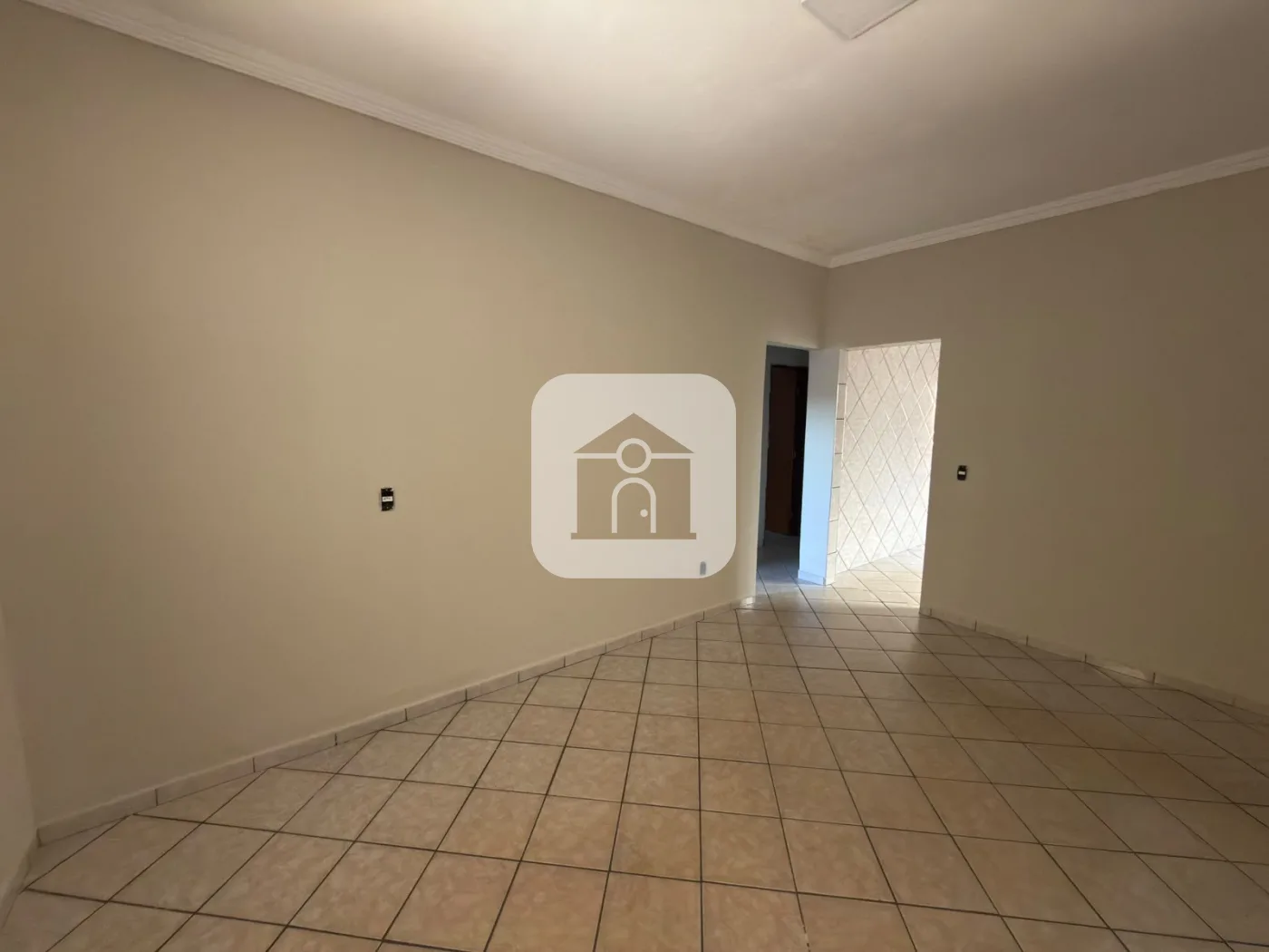 Alugar Casa / Padr&atilde;o em Uberl&acirc;ndia R$ 2.200,00 - Foto 4