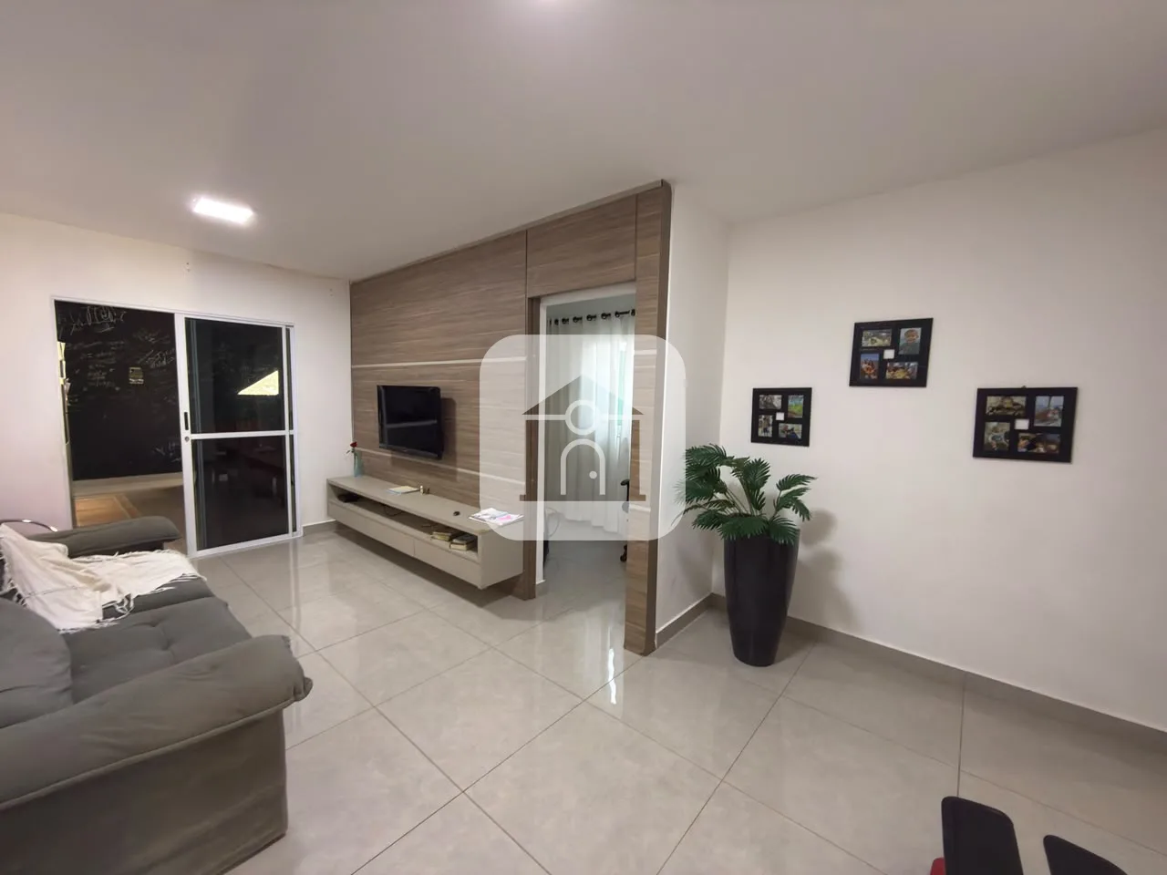 Alugar Casa / Condom&iacute;nio ou Loteamento Fechado em Uberlandia R$ 3.500,00 - Foto 2