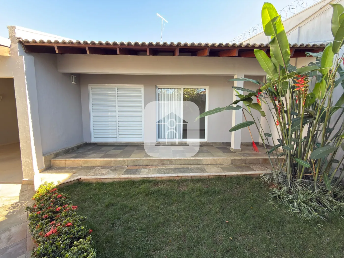 Alugar Casa / Padr&atilde;o em Uberl&acirc;ndia R$ 6.700,00 - Foto 2