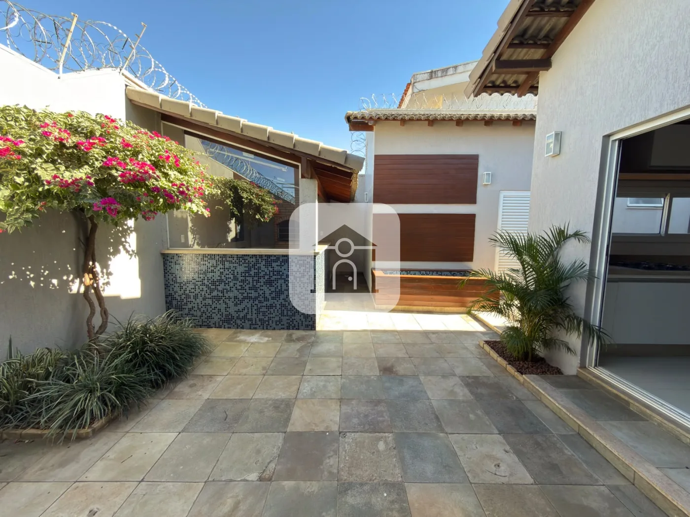 Alugar Casa / Padr&atilde;o em Uberl&acirc;ndia R$ 6.700,00 - Foto 24