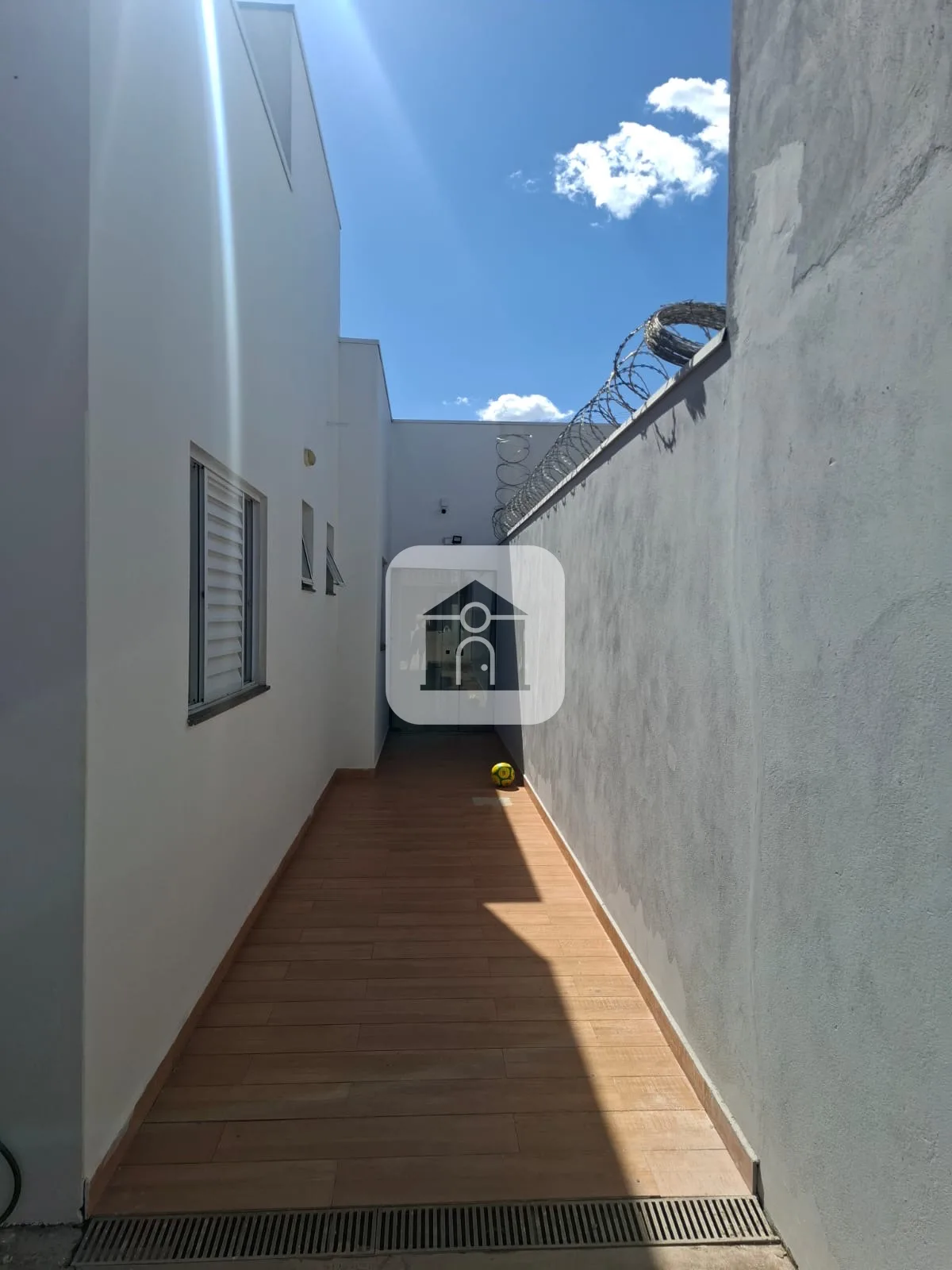 Alugar Casa / Padr&atilde;o em Uberl&acirc;ndia R$ 2.000,00 - Foto 2