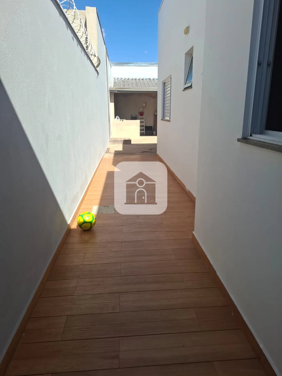 Alugar Casa / Padr&atilde;o em Uberl&acirc;ndia R$ 2.000,00 - Foto 1