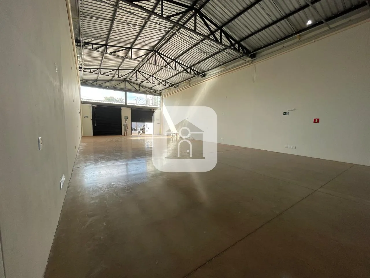 Alugar Comercial / Loja em Uberl&acirc;ndia R$ 10.000,00 - Foto 1