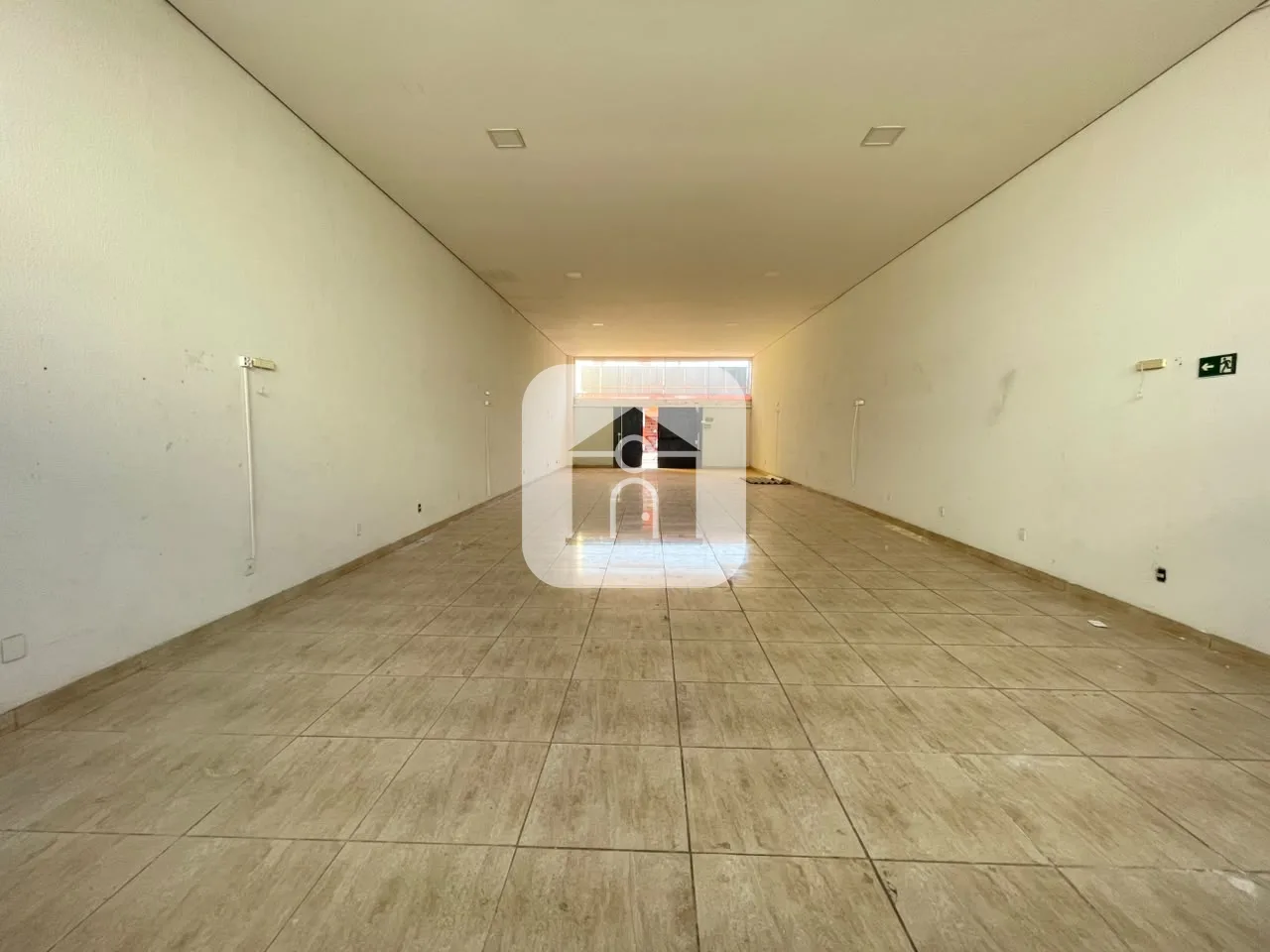Alugar Comercial / Loja em Uberl&acirc;ndia R$ 4.950,00 - Foto 2