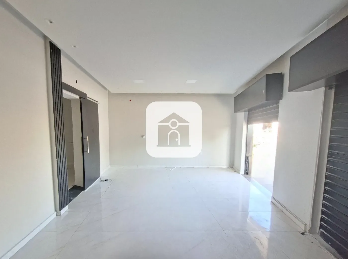 Alugar Comercial / Loja em Uberl&acirc;ndia R$ 2.000,00 - Foto 1