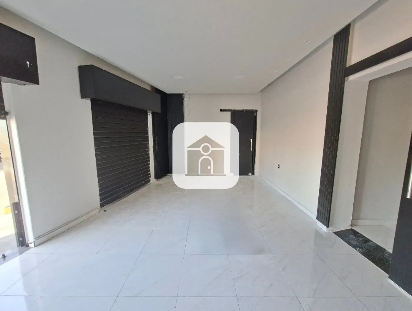Alugar Comercial / Loja em Uberl&acirc;ndia R$ 2.000,00 - Foto 3