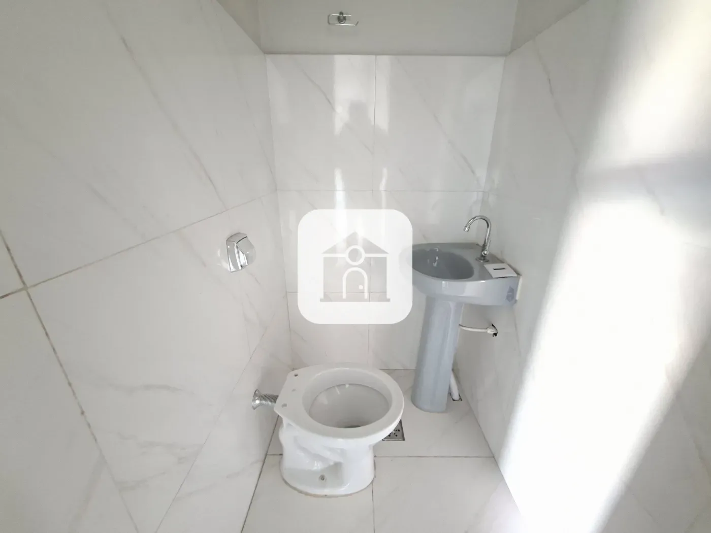 Alugar Comercial / Loja em Uberl&acirc;ndia R$ 2.000,00 - Foto 9