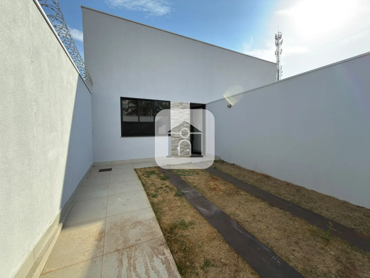 Alugar Casa / Padr&atilde;o em Uberl&acirc;ndia R$ 2.600,00 - Foto 1