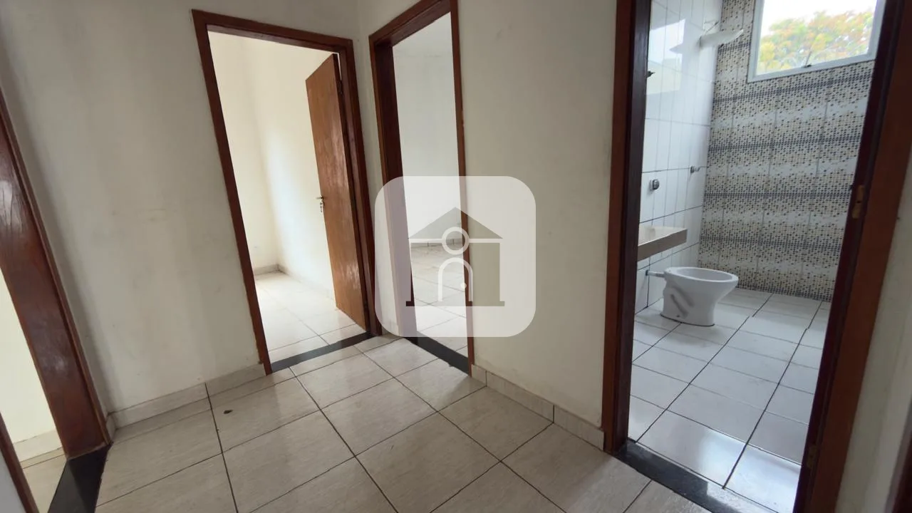 Alugar Casa / Padr&atilde;o em Uberl&acirc;ndia R$ 1.900,00 - Foto 4