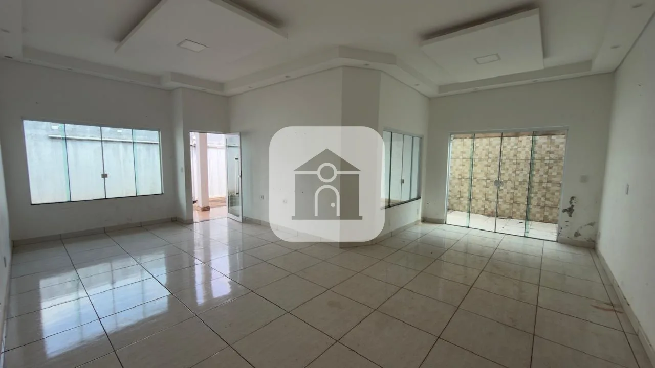 Alugar Casa / Padr&atilde;o em Uberl&acirc;ndia R$ 1.900,00 - Foto 1