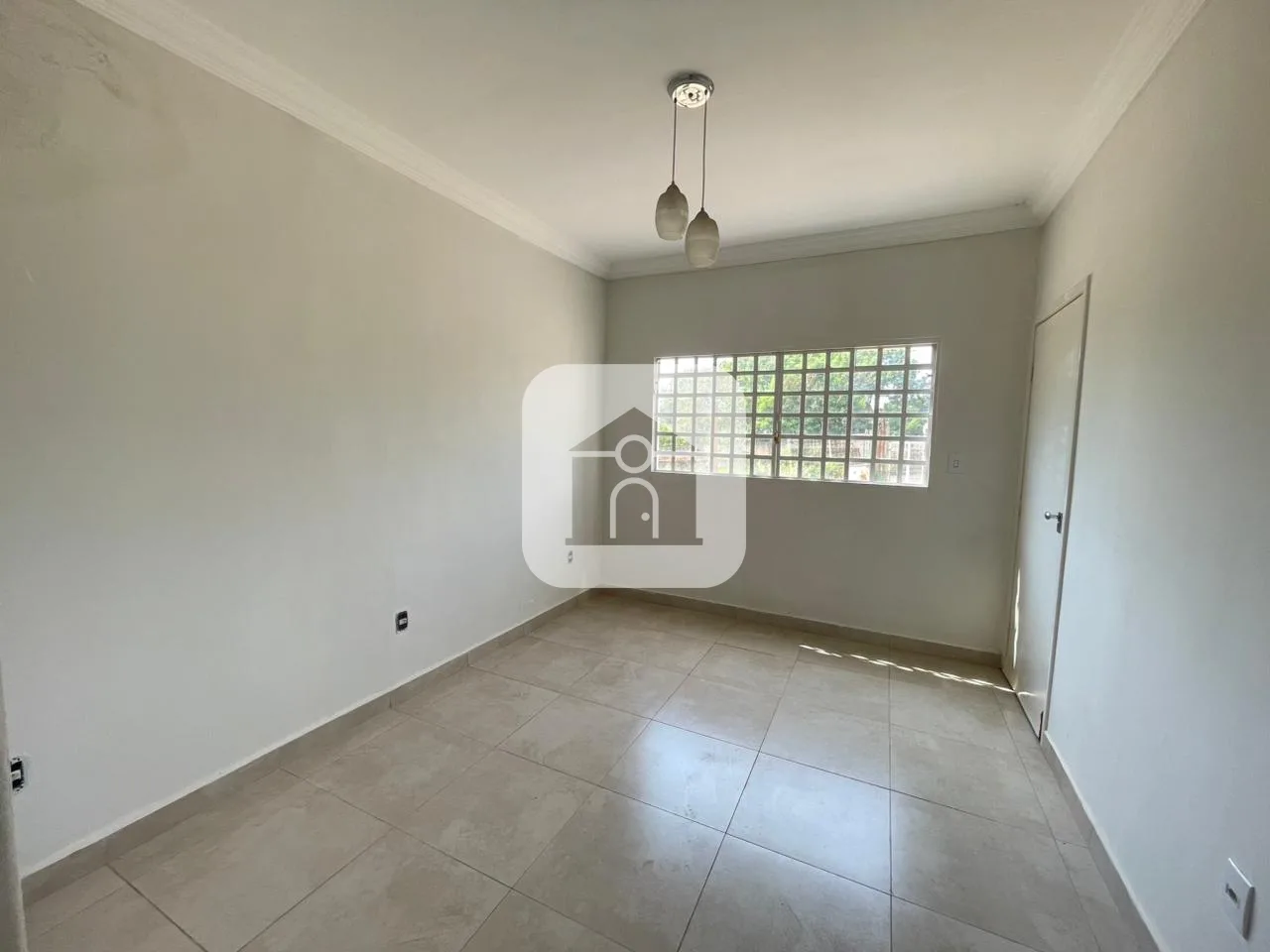 Alugar Comercial / Sala Comercial em Uberl&acirc;ndia R$ 2.800,00 - Foto 1